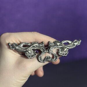 A90 Vintage Silver Tone Metal Stamped Floral Brooch